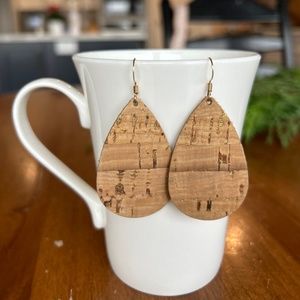 Nickel & Suede Lightweight Leather Earrings sz small (2"). Tan/gold cork.